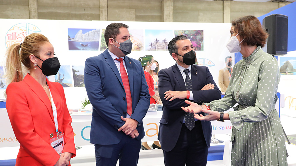 Tamara Guerrero, Alejandro Ramírez, Carlos Rontomé y la ministra de Turismo, Reyes Maroto
