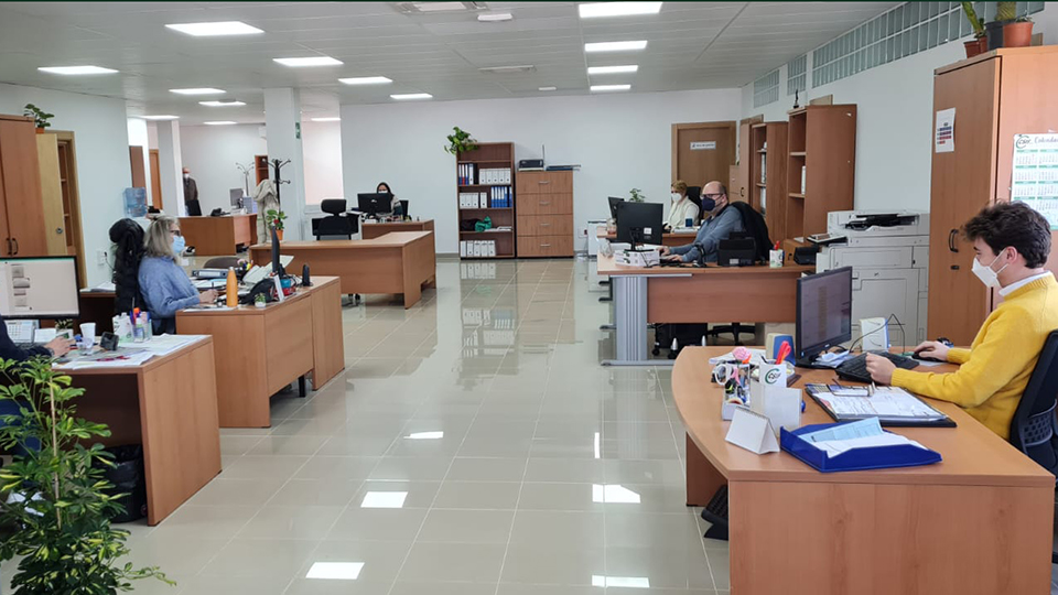 Vista general administración funcionarios amgevicesa empleados publicos oficina empresa muncipal