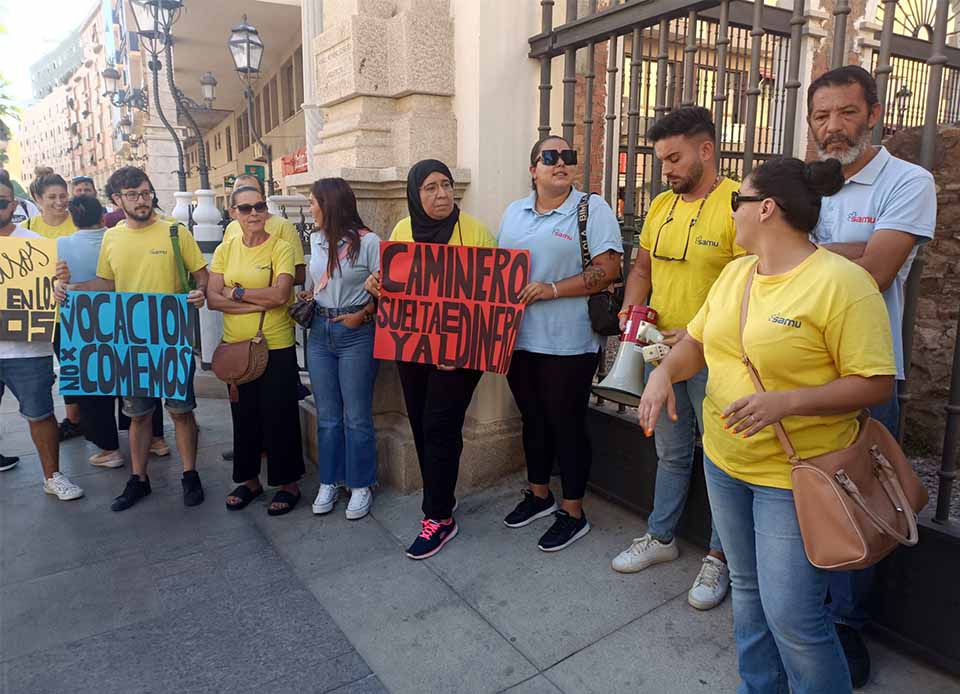 La Plantilla de SAMU se haocncentrado frente al Ayuntamento