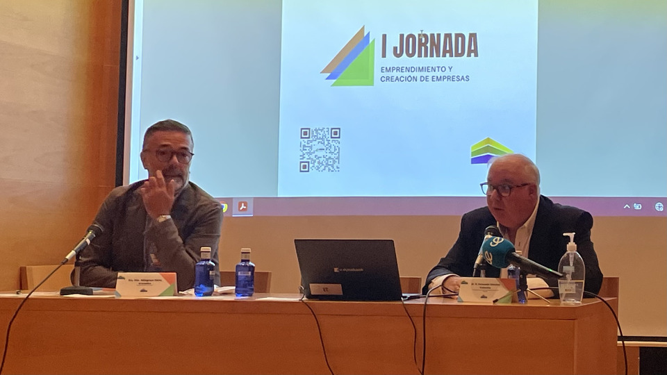 José Diestro, dirigiéndose a los asistentes de la I Jornada de Emprendimiento y Creación de Empresas