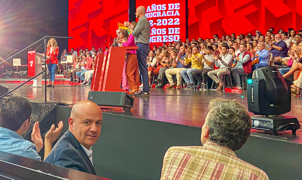 Militantes del PSOE en la celebración de la victoria de Felipe González en 1982-6
