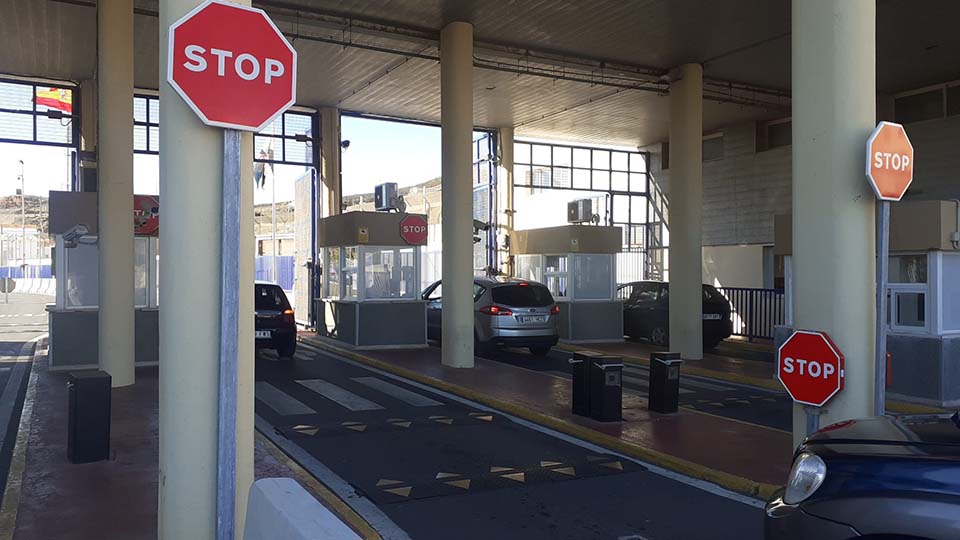 Carriles de paso de vehículos en la frontera del Tarajal