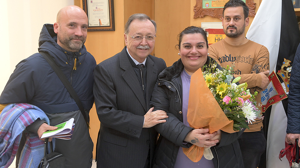 Juan Vivas con la pregonera,  Julia Sánchez Baglietto; y el Rey Momo, Cristian Cajal