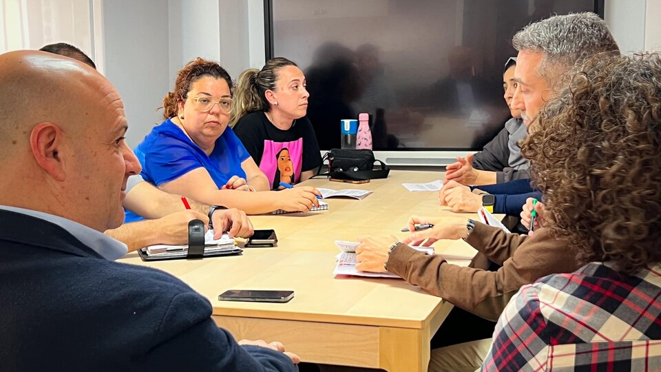 Reunión entre miembros del PSOE y representantes de Autismo Ceuta