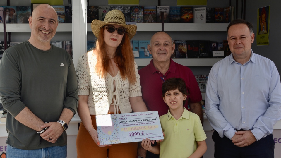 Lidia Ponce cuento mil quinientas veces feria libro asperger cheque donación