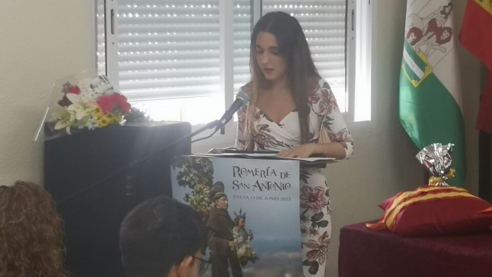 Noelia Pérez, durante el pregón de la Casa de Ceuta en Algeciras por San Antonio