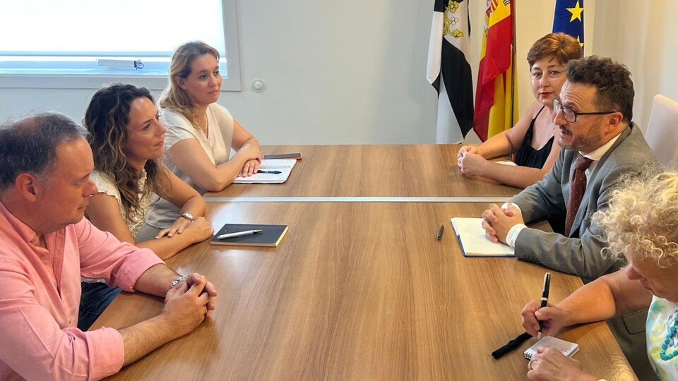 Salvador del Barrio vicerrector UGR Ceuta Melilla visita campus reunión educación