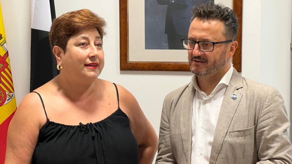 María José Aznar y Salvador del Barrio, durante un encuentro con los medios