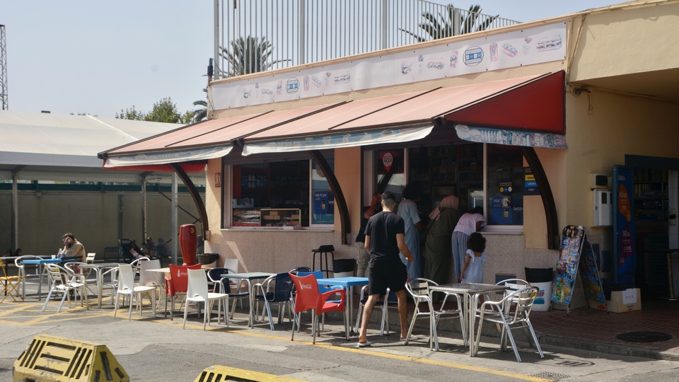 Operación Paso del Estrecho OPE 2023 puerto cafetería café