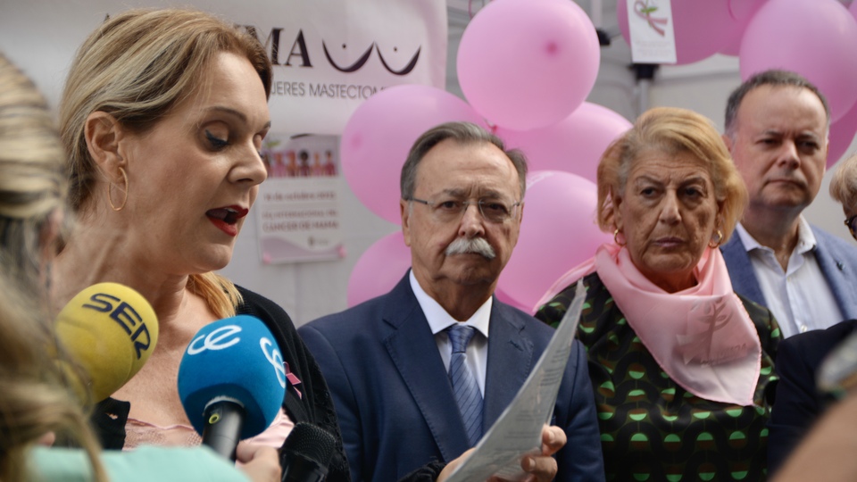 ACMUMA AECC cáncer de mama día internacional manifiesto lectura revellín