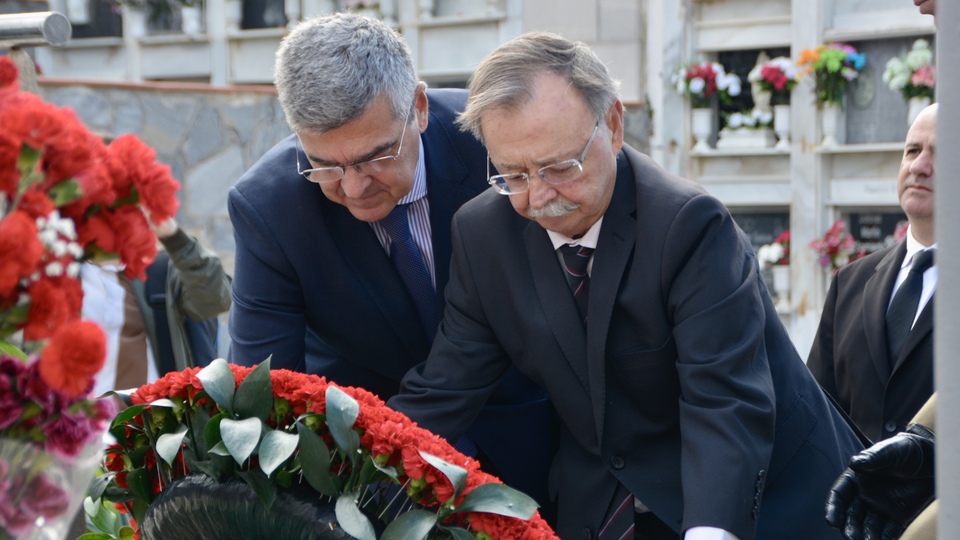 Homenaje caídos día muertos difuntos cementerio santa catalina ejército militares vivas