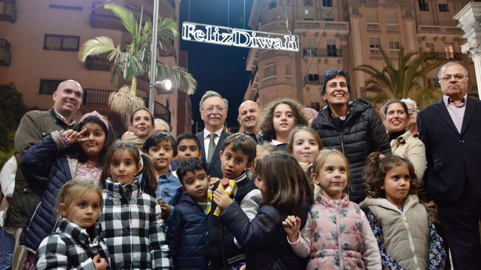 Diwali encendido alumbrado comunidad hindú luces 2023