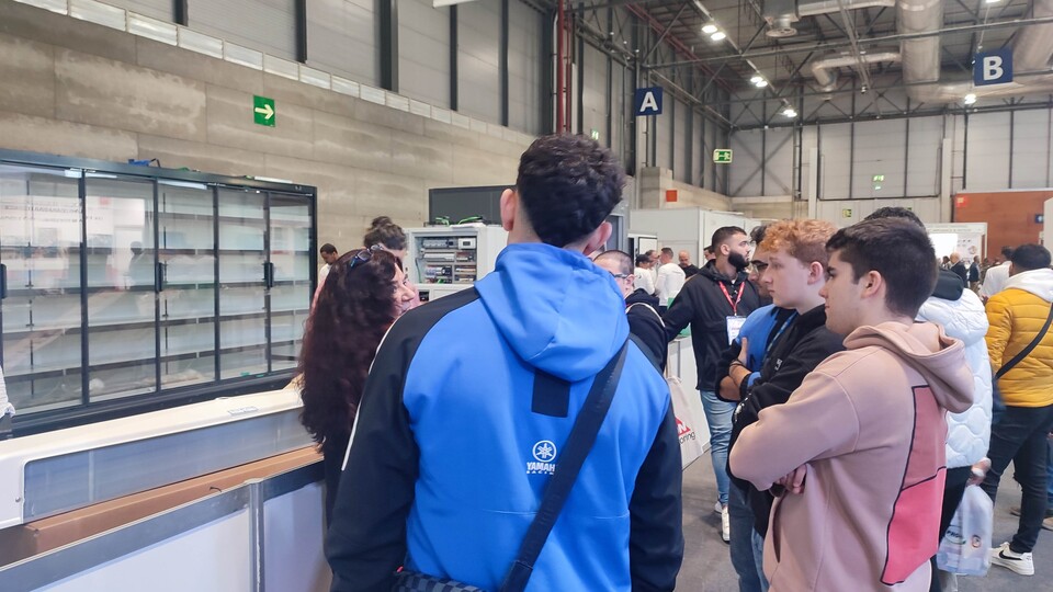 Un grupo de alumnos del Siete Colinas, durante una visita al pabellón de IFEMA