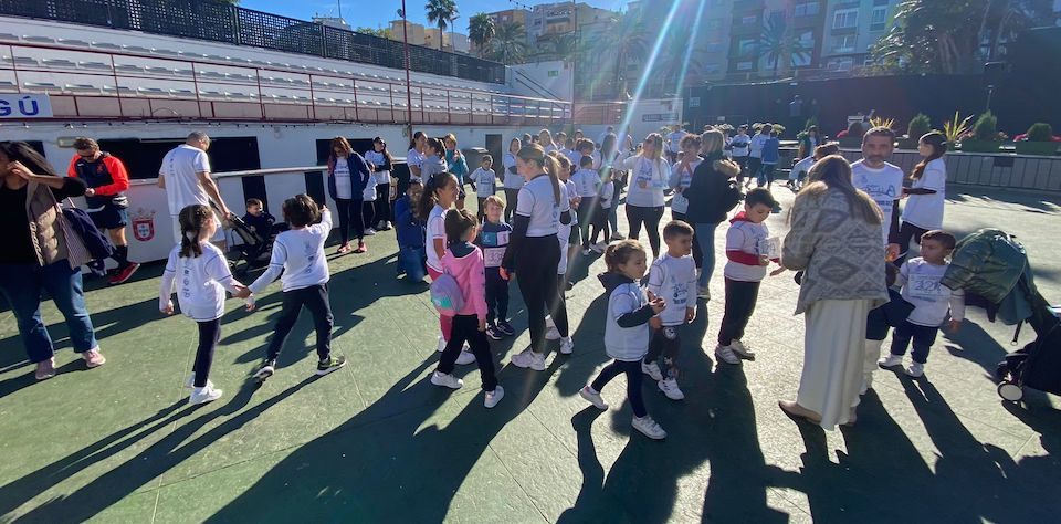Momentos previos al inicio de la marcha del Colegio La Inmaculada. /A.I.