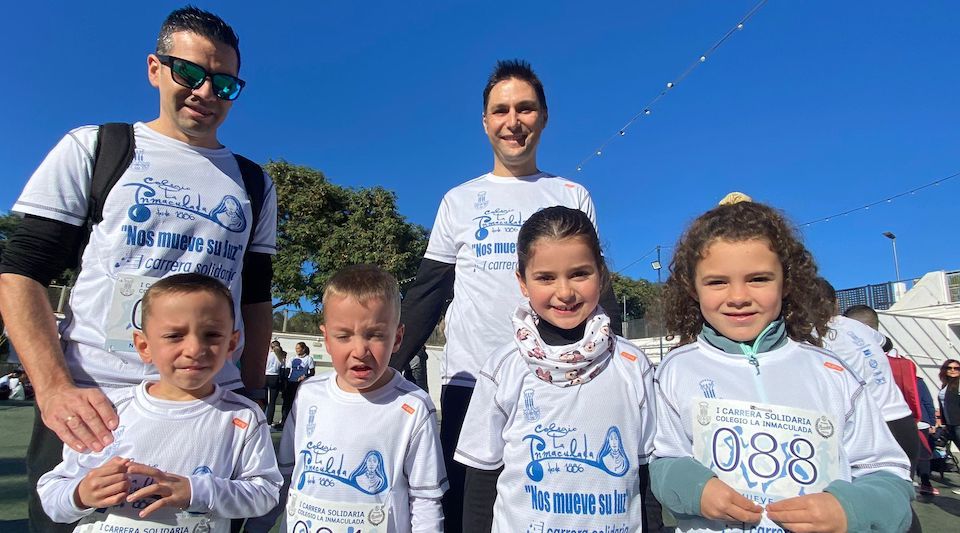 Momentos previos al inicio de la marcha del Colegio La Inmaculada. /A.I.
