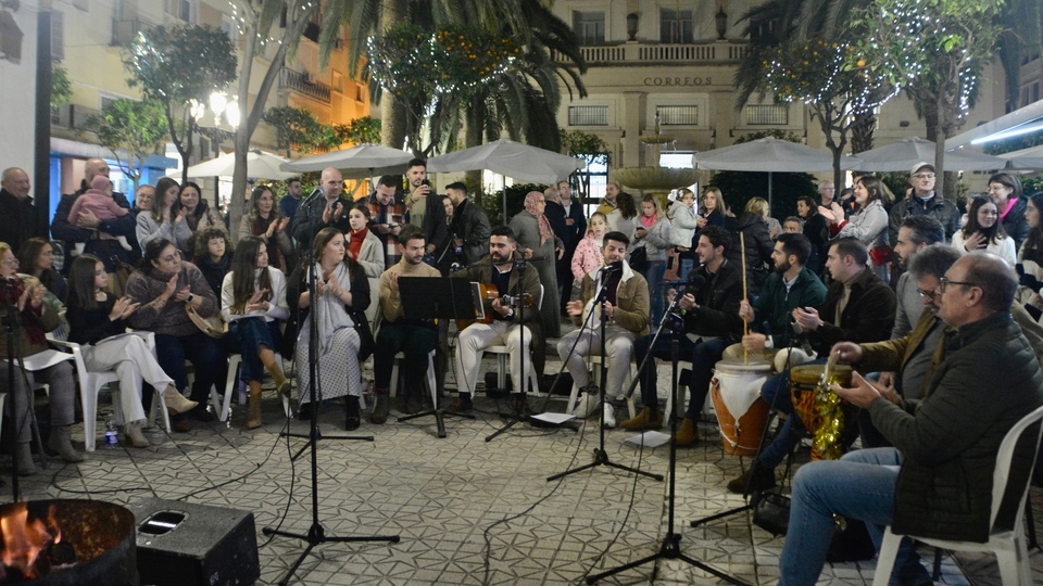 Zambombá villancicos Hermandad del Rocío plaza de España Correos Navidad 2023