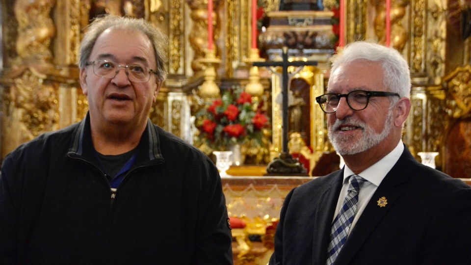 Consejo de Hermandes y Cofradías Iglesia de África entrega guardas pregón Semana Santa 2024