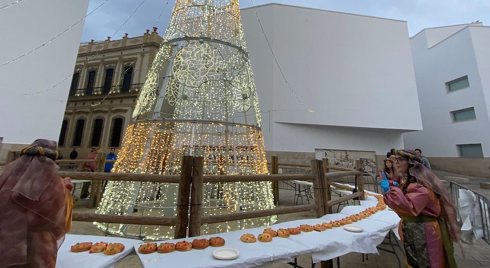 El roscón solidario en la plaza Nelson Mandela. /A.I.