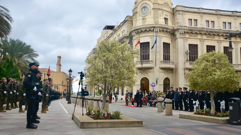 Policía Nacional bicentenario aniversario fundación arriado de bandera plaza de áfrica 2024