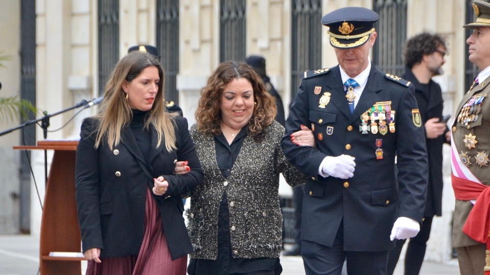 Policía Nacional bicentenario aniversario fundación arriado de bandera plaza de áfrica 2024