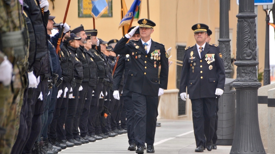 Policía Nacional bicentenario aniversario fundación arriado de bandera plaza de áfrica 2024