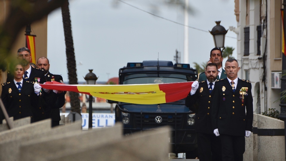 Policía Nacional bicentenario aniversario fundación arriado de bandera plaza de áfrica 2024
