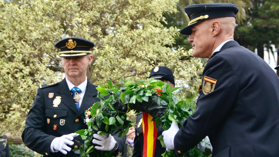 Policía Nacional bicentenario aniversario fundación arriado de bandera plaza de áfrica 2024