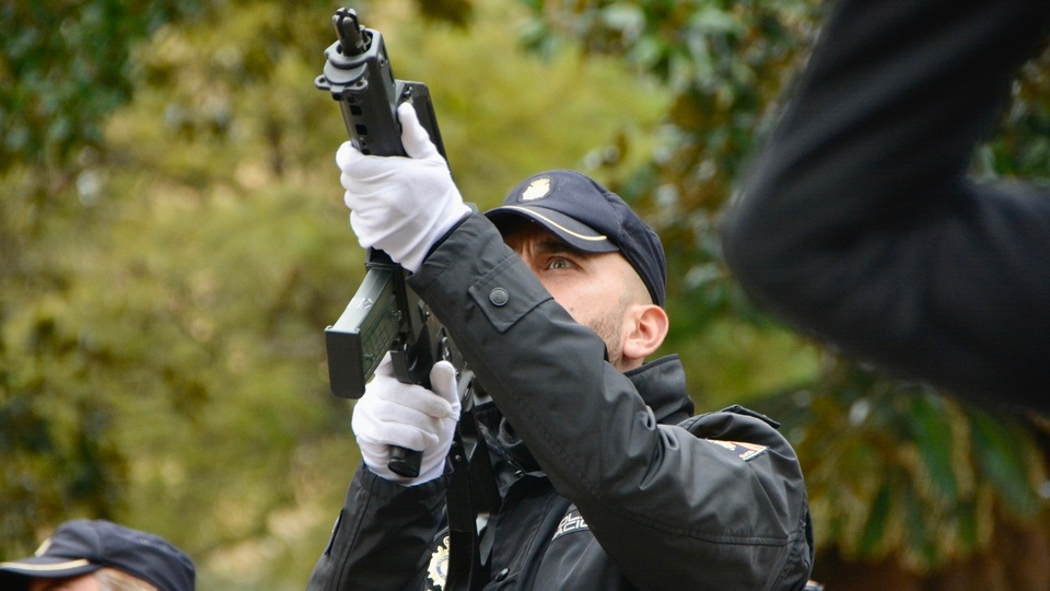 Policía Nacional bicentenario aniversario fundación arriado de bandera plaza de áfrica 2024