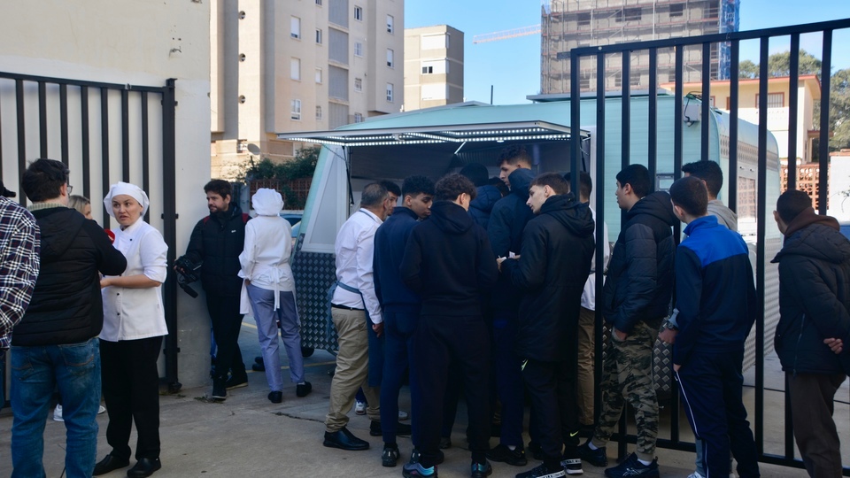 Almineta IES Almina caravana food truck desayunos saludables