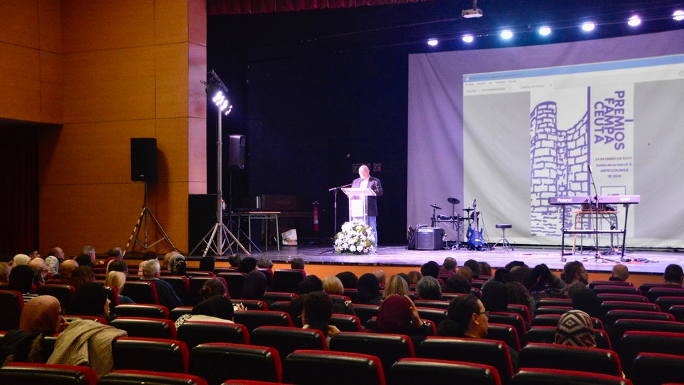 FAMPA madres padres alumnos premios Día Internacional Educación 2024