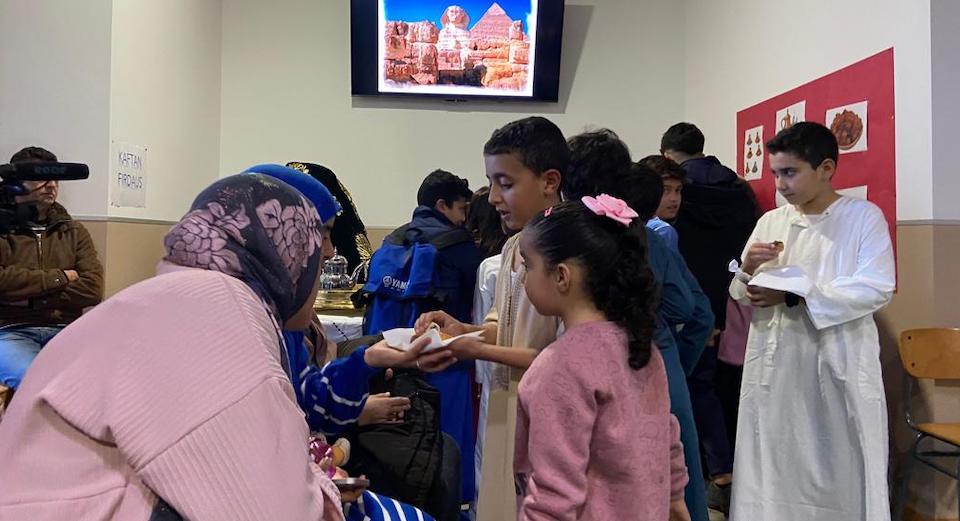 Un momento de la merienda en el 50 aniversario del Instituto de Idiomas de Ceuta.