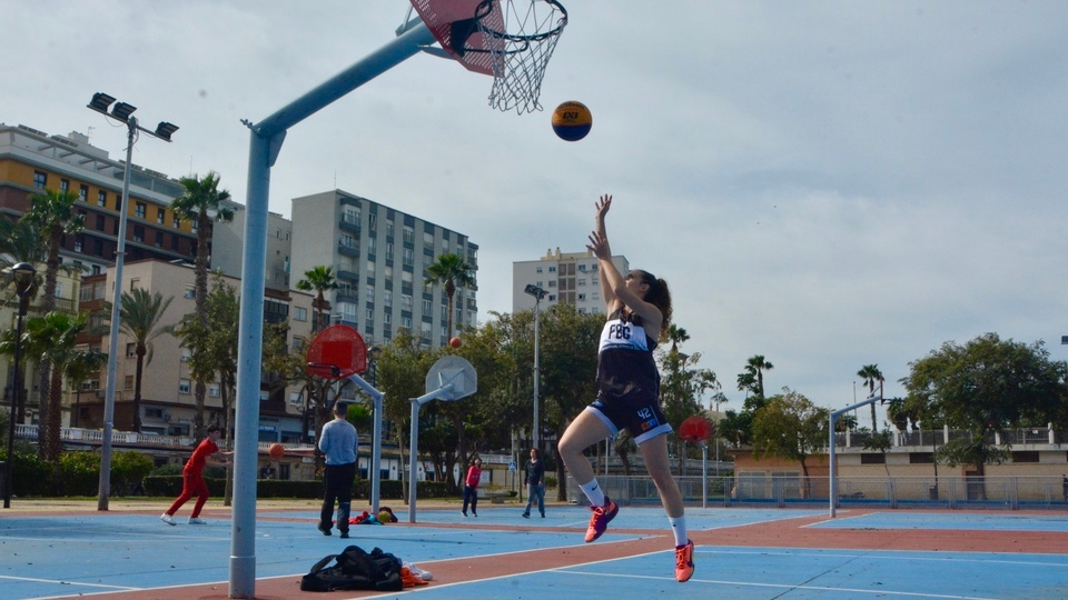 Dunia Tenorio entrevista reportaje taekwondo baloncesto entrenamiento