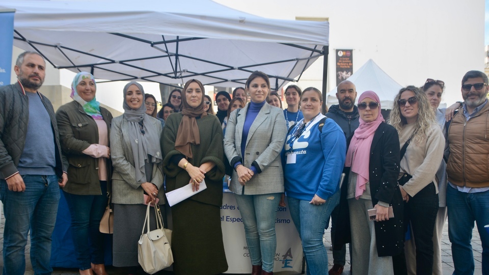 Día Mundial Concienciación Autismo TEA TDAH stand Revellín 2024
