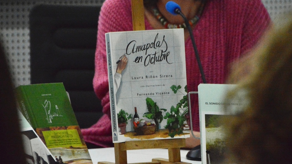 Laura Riñón Biblioteca Pública Adolfo Suárez Club de Lectura libro Amapolas en octubre 2024