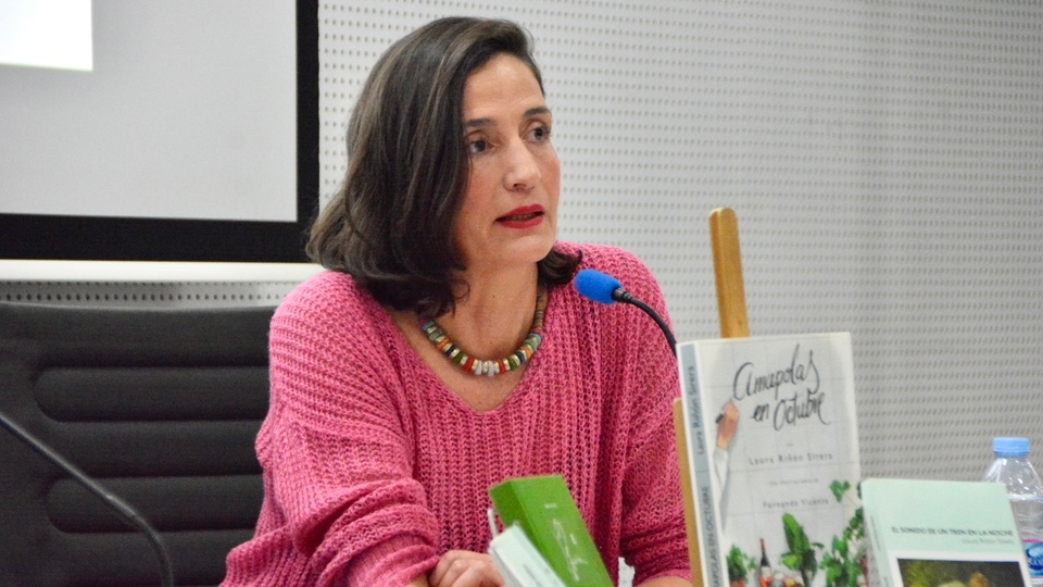 Laura Riñón Biblioteca Pública Adolfo Suárez Club de Lectura libro Amapolas en octubre 2024