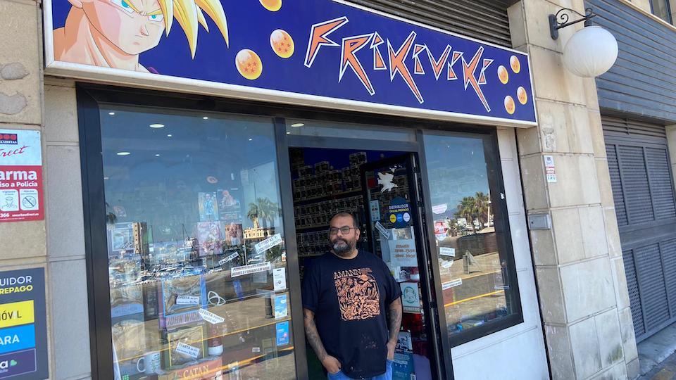 Viki Dhanwani en su tienda.