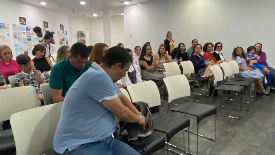 Asistentes a la entrega de premios del certamen de dibujos de la Escuela de Arte.