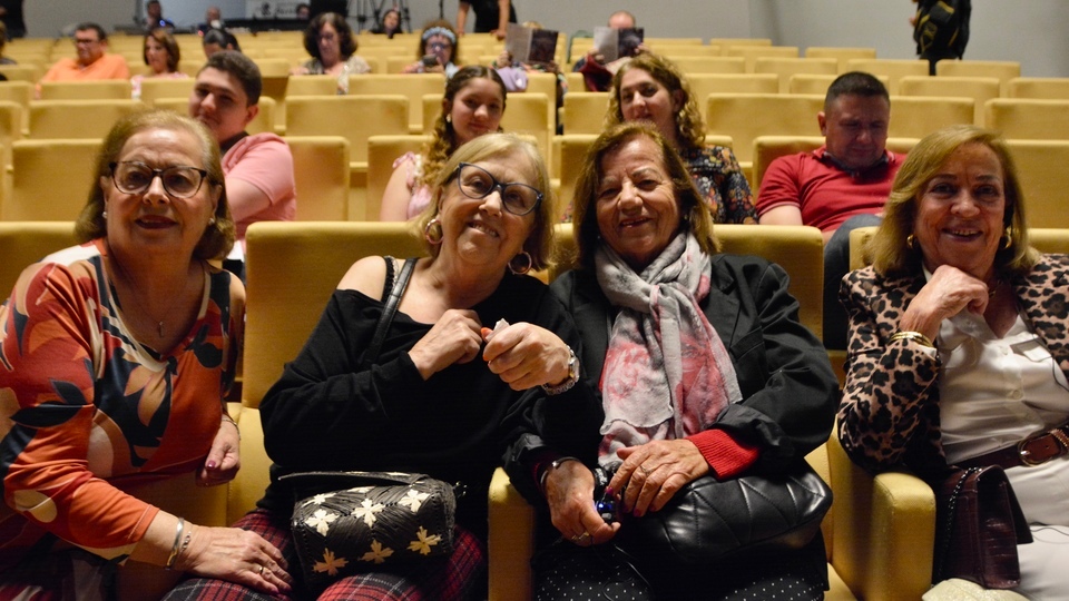 Albanta Teatro Auditorio Revellín Centro Asesor Mujer Servicios Sociales el extraterrestre