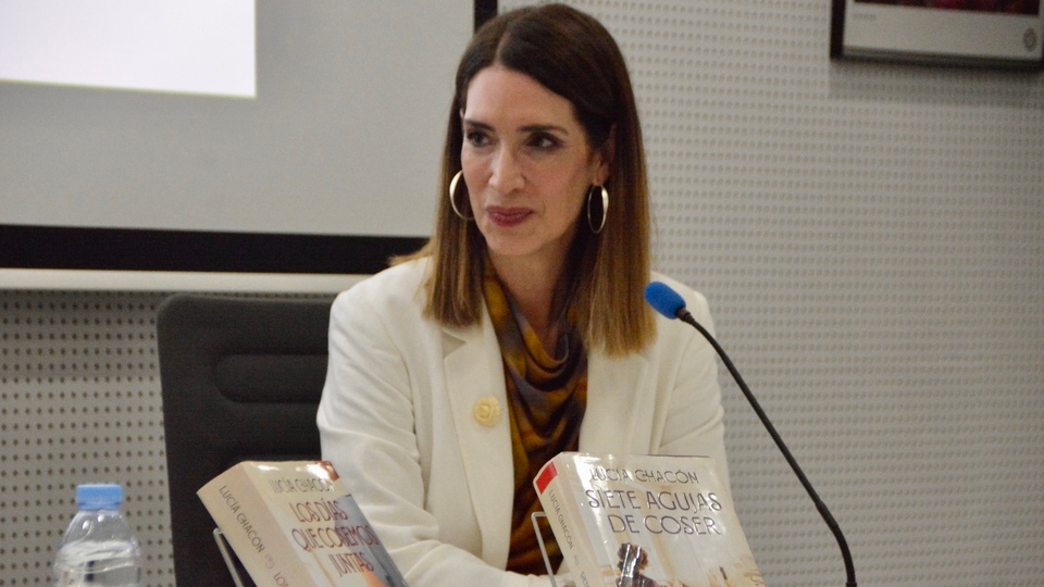 Lucía Chacón Feria Libro 2024 presentación novelas Biblioteca Adolfo Suárez