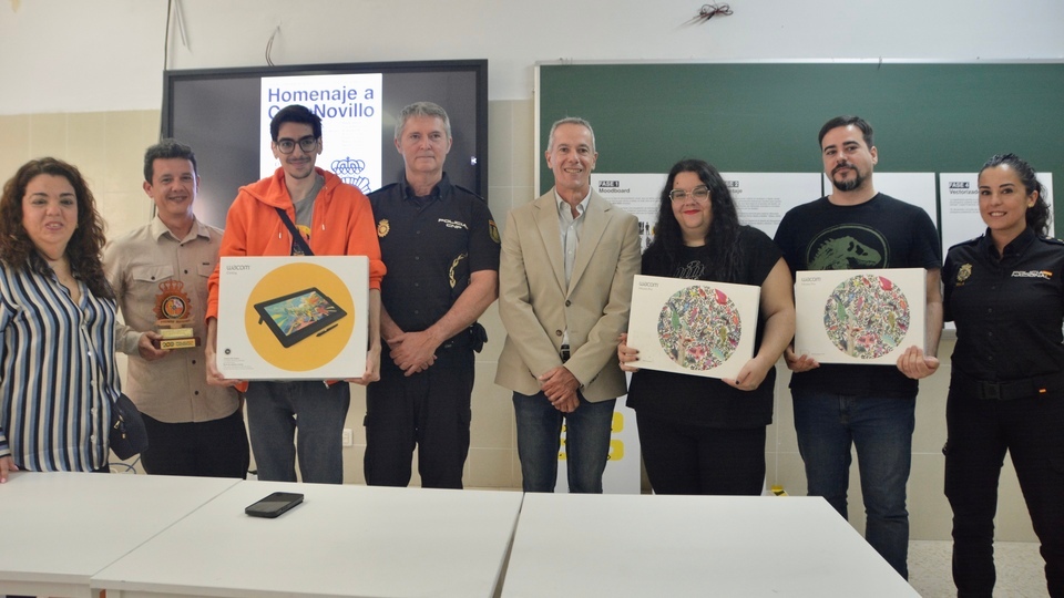 Concurso Cruz Novillo Policía Nacional CNP premios Escuela de Arte