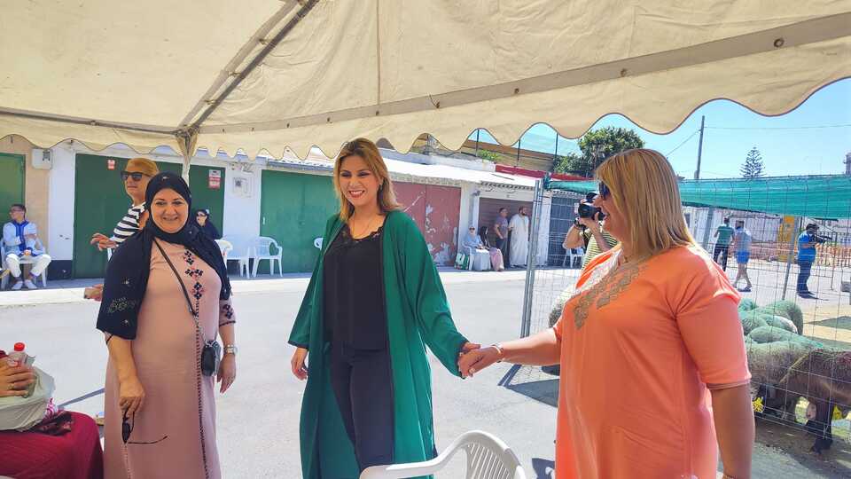 Eid al-Adha Pascua del Cordero Sacrificio Matadero Portátil Nabila Benzina
