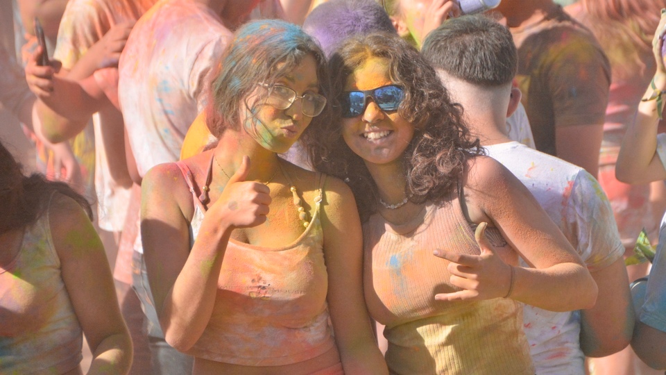 Holi festival colores comunidad hindú 2024