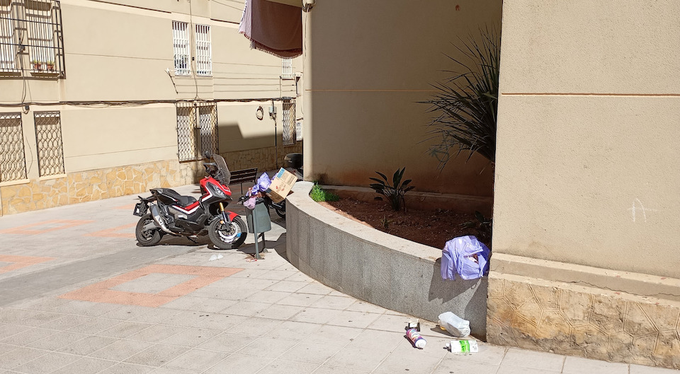 Entre el incivismo y el abandono, los vecinos de San Daniel tuvieron varios días este panorama.