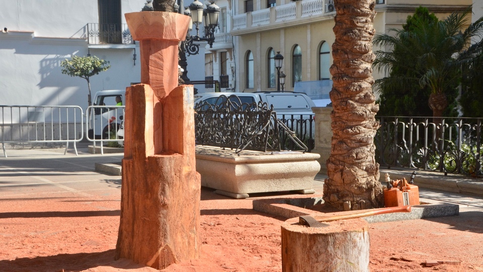 Día de Ceuta 2024 tragsa bandera flores escultura madera