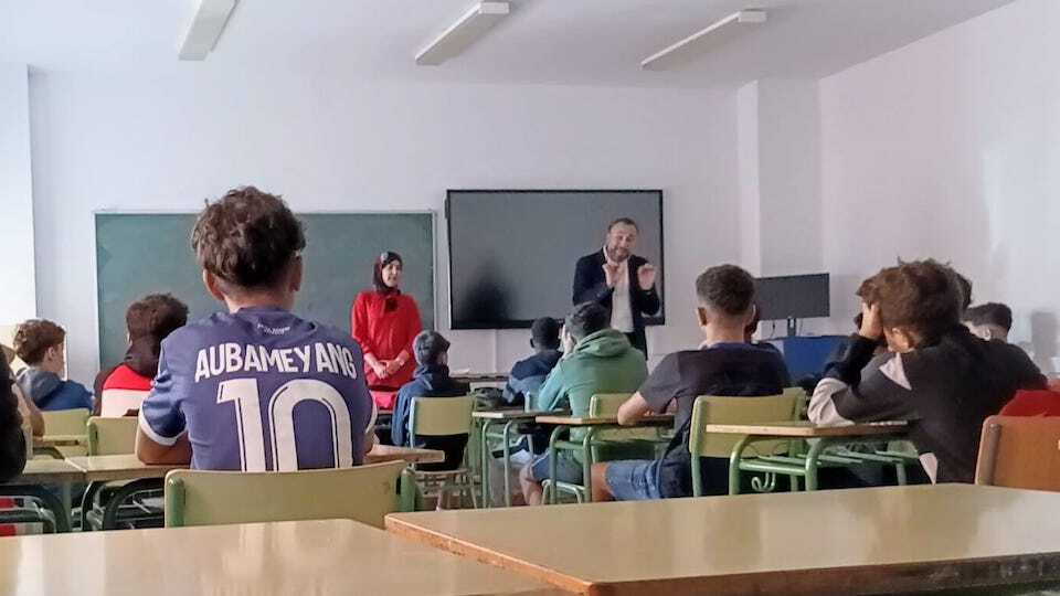 Clases para menores migrantes en el IES Abyla.