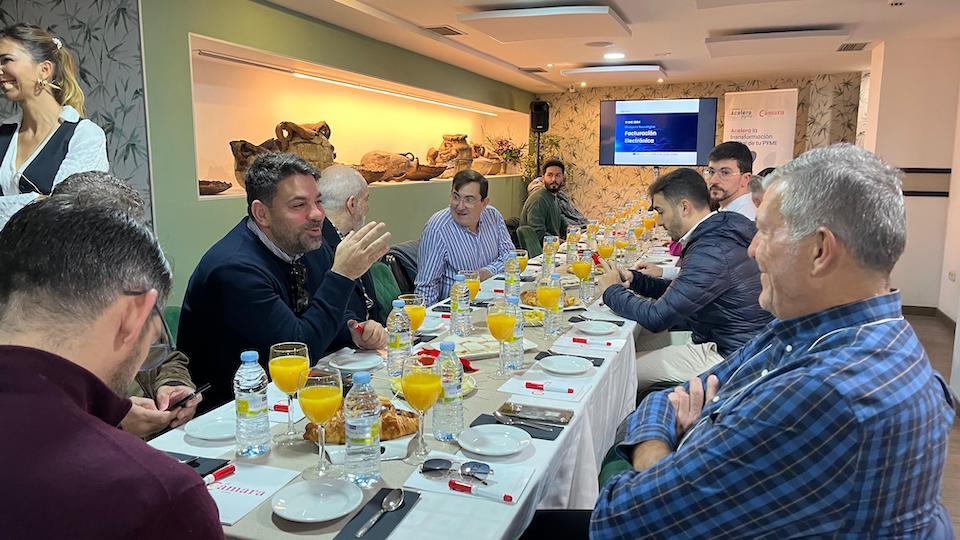 Asistentes al  desayuno tecnológico de la Cámara de Comercio.
