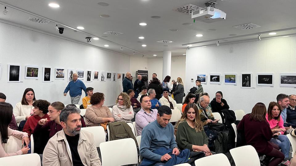 Público asistente a la presentación del libro de José Antonio Carracao.
