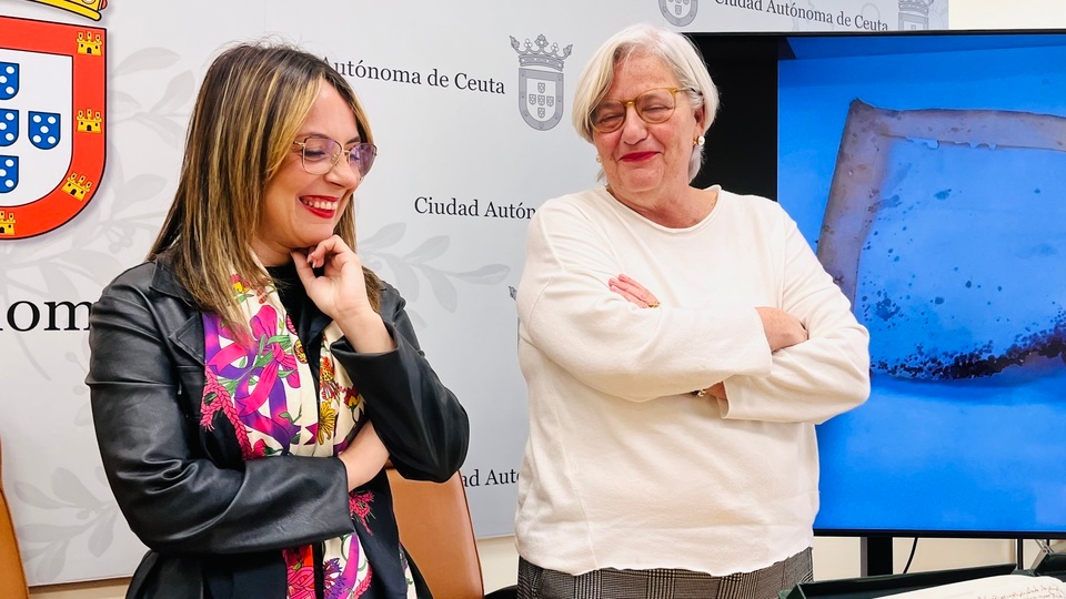 Rocío Valriberas, directora del Archivo General y el cronista José Luis Gómez Barceló presentan junto a la consejera Pilar Orozco los dos libros restaurados16