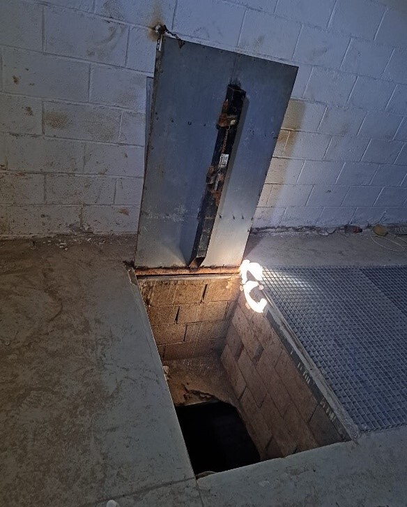 La trampilla de entrada al túnel