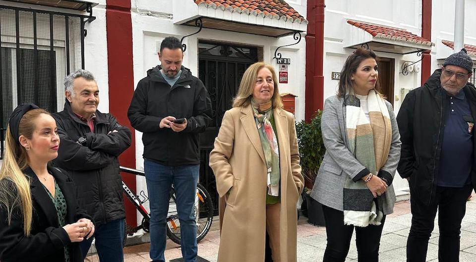 Un momento de las visitas a barriadas de Ramírez y Benzina.